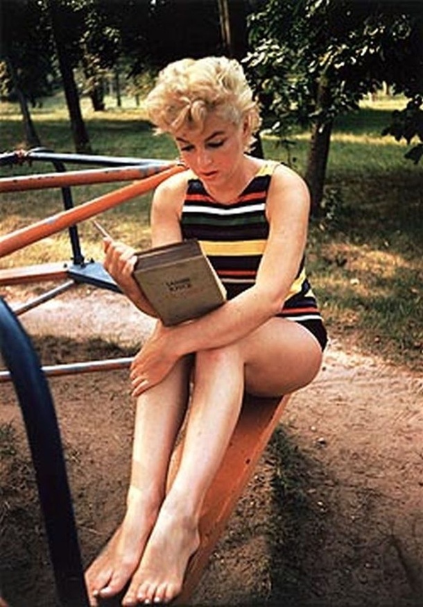 Marilyn Monroe, Long Island, NY 1954 Postcard