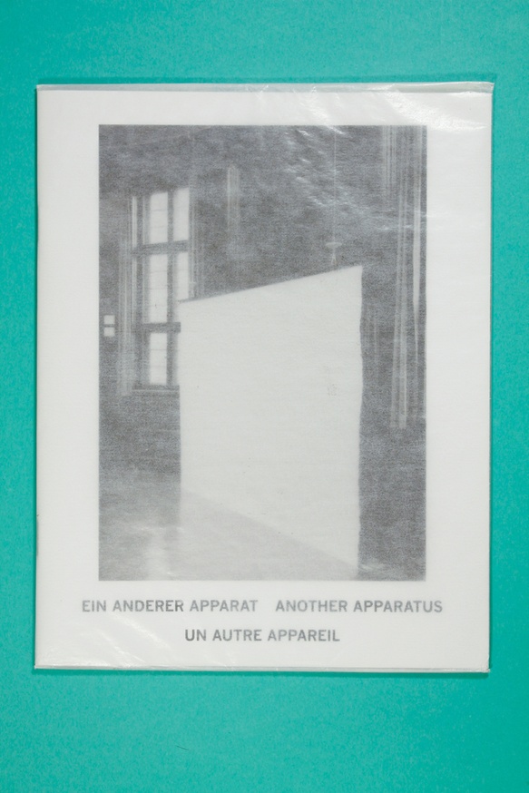 Ein Anderer Apparat/Another Apparatus/Un Autre Appareil thumbnail 3